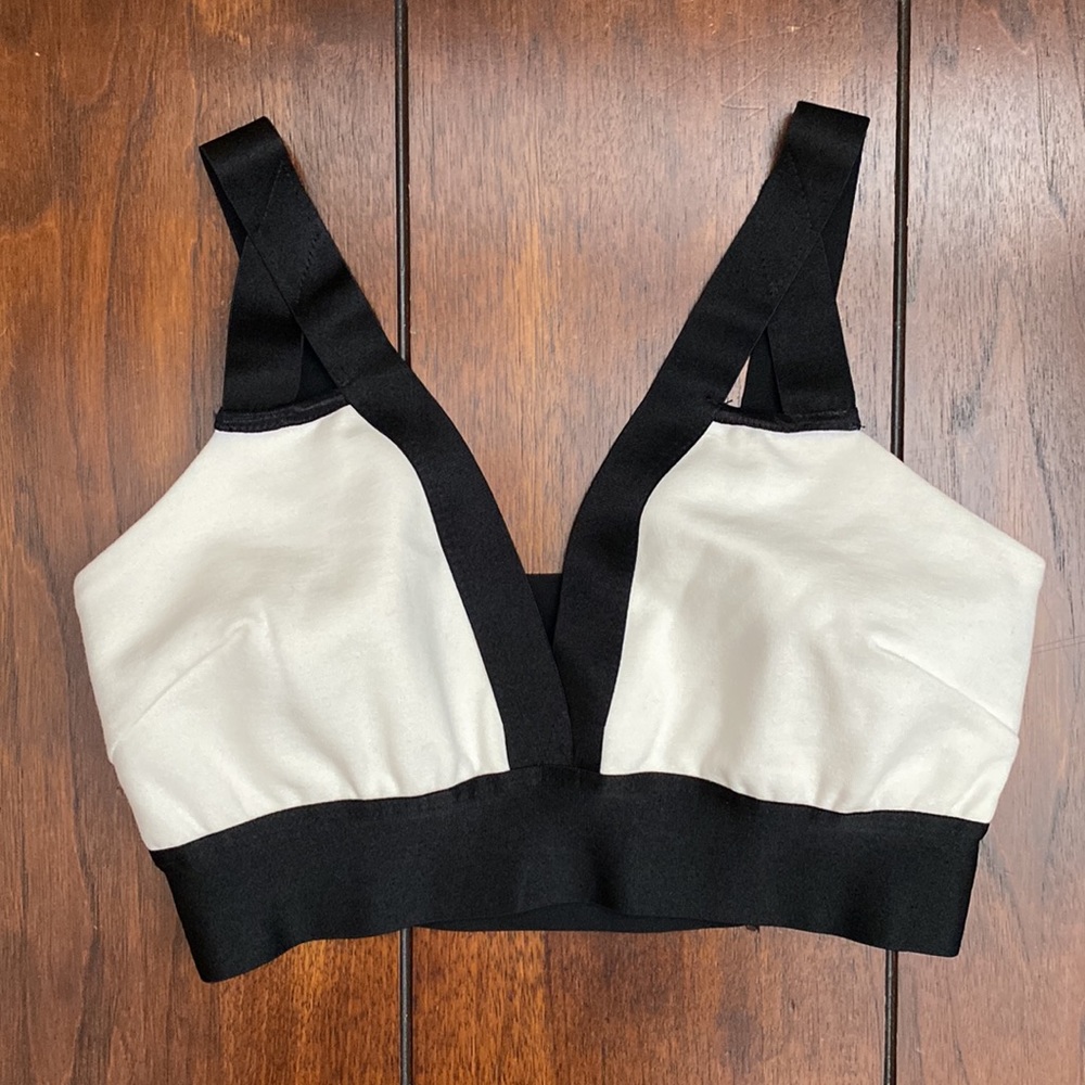 [S] Bebe Mono Contrast Triangle Bralet | Black/White